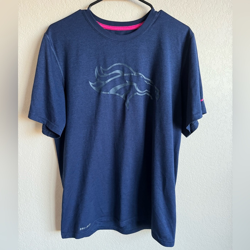 Denver Broncos NFL Women’s Nike Dri Fit Pink Ribbon Shirt Size Medium
